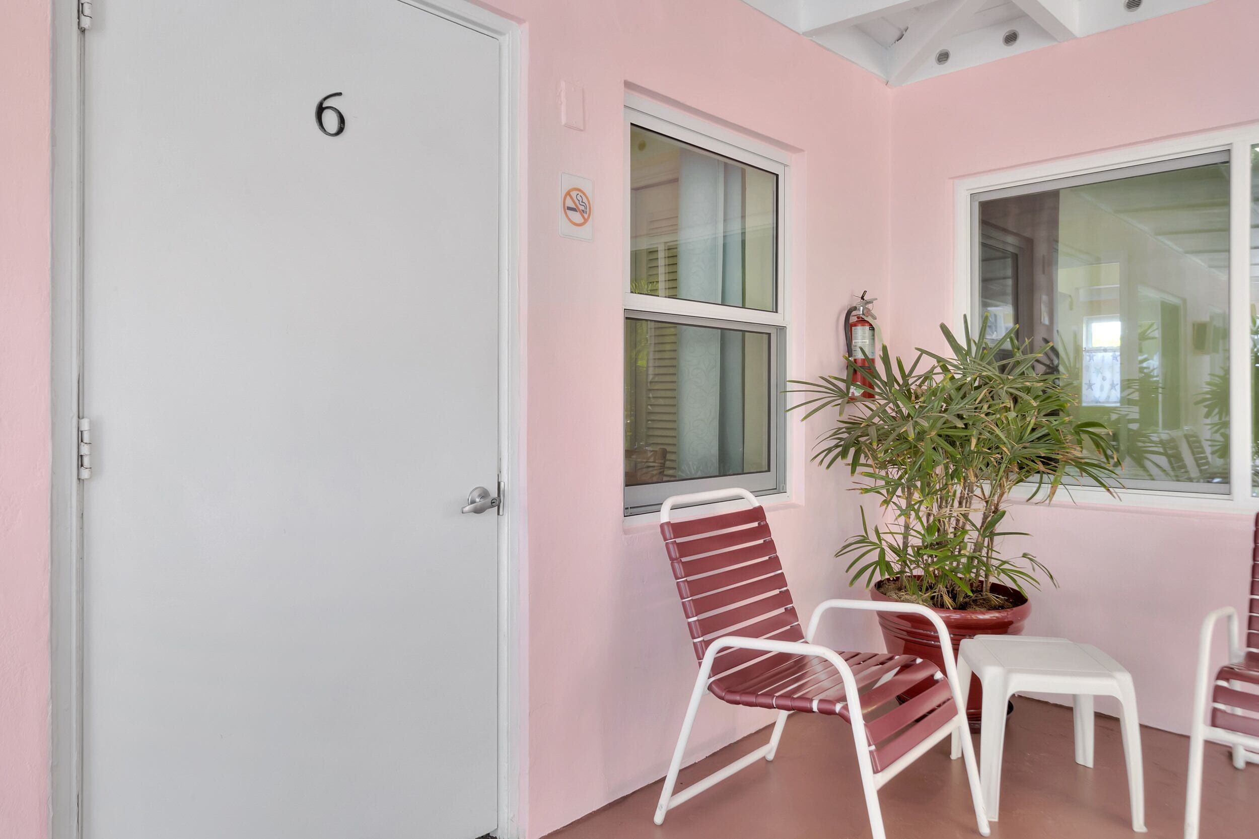 スタジオ クイーンベッド 1 台ソファーベッド付き | WiFi (無料)