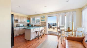 Turtle Bay Suite with Private Bay Beach | Living area | Flat-screen TV