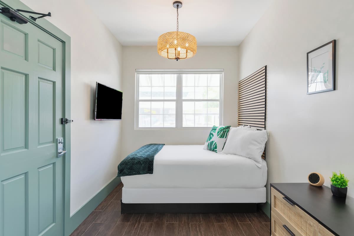 Habitación básica | 1 dormitorio, edredones de plumas, caja fuerte y wifi gratis