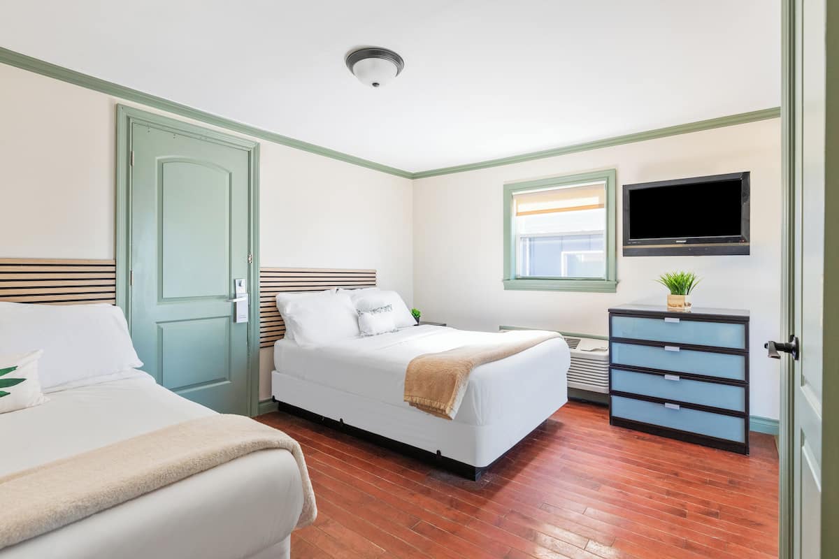 Habitación clásica | 1 dormitorio, edredones de plumas, caja fuerte y wifi gratis
