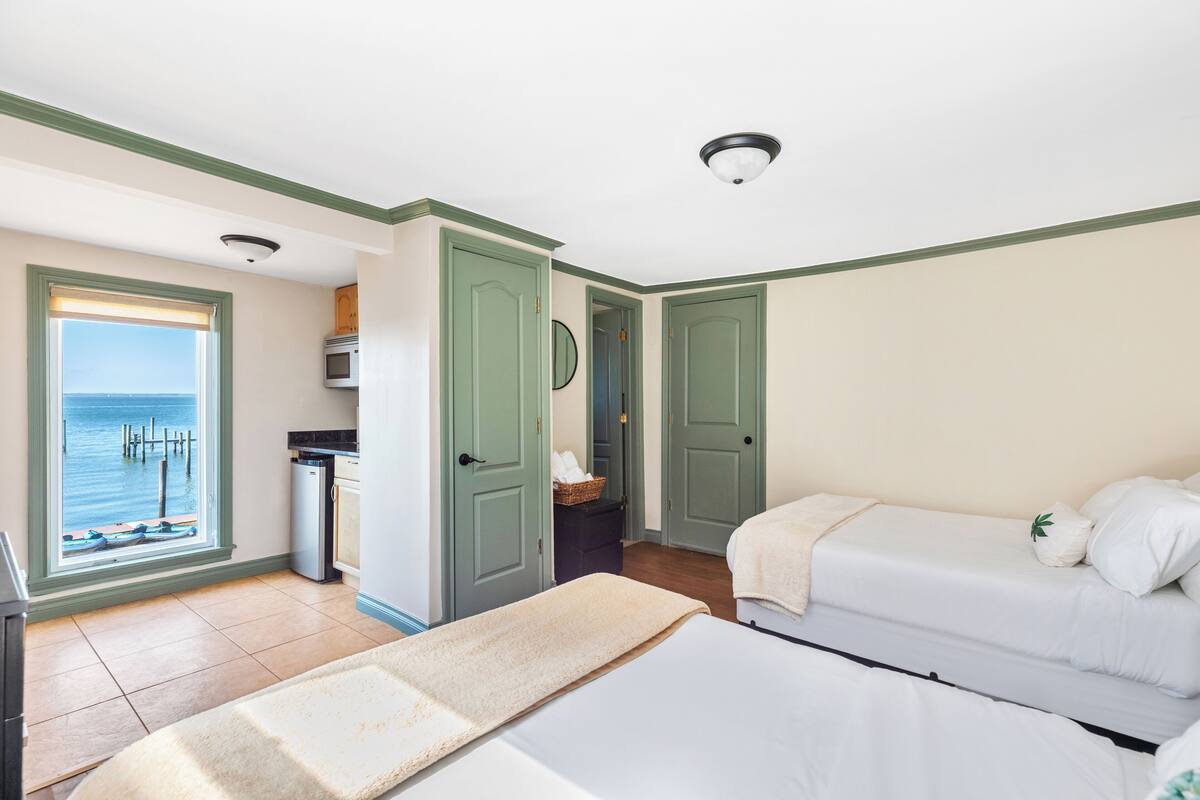 Habitación clásica, vistas a la bahía | 1 dormitorio, edredones de plumas, caja fuerte y wifi gratis