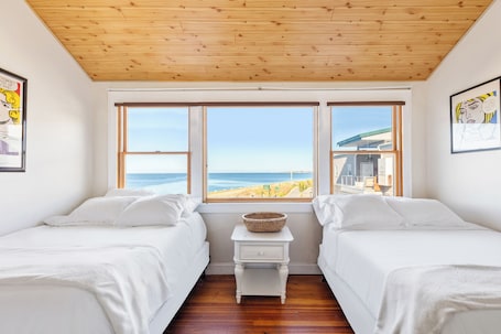 Tropical Suite | Down comforters, in-room safe, free WiFi, bed sheets. The Palms Hotel Fire Island