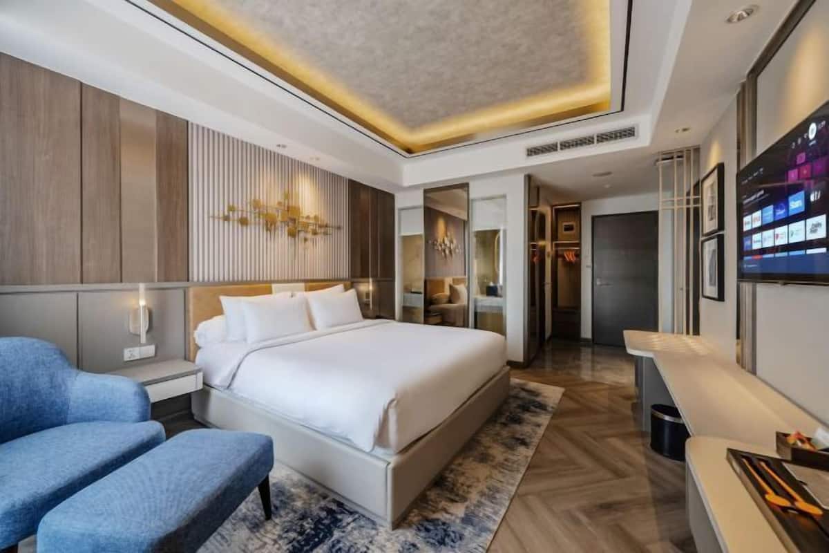 Minibar, in-room safe, desk, soundproofing