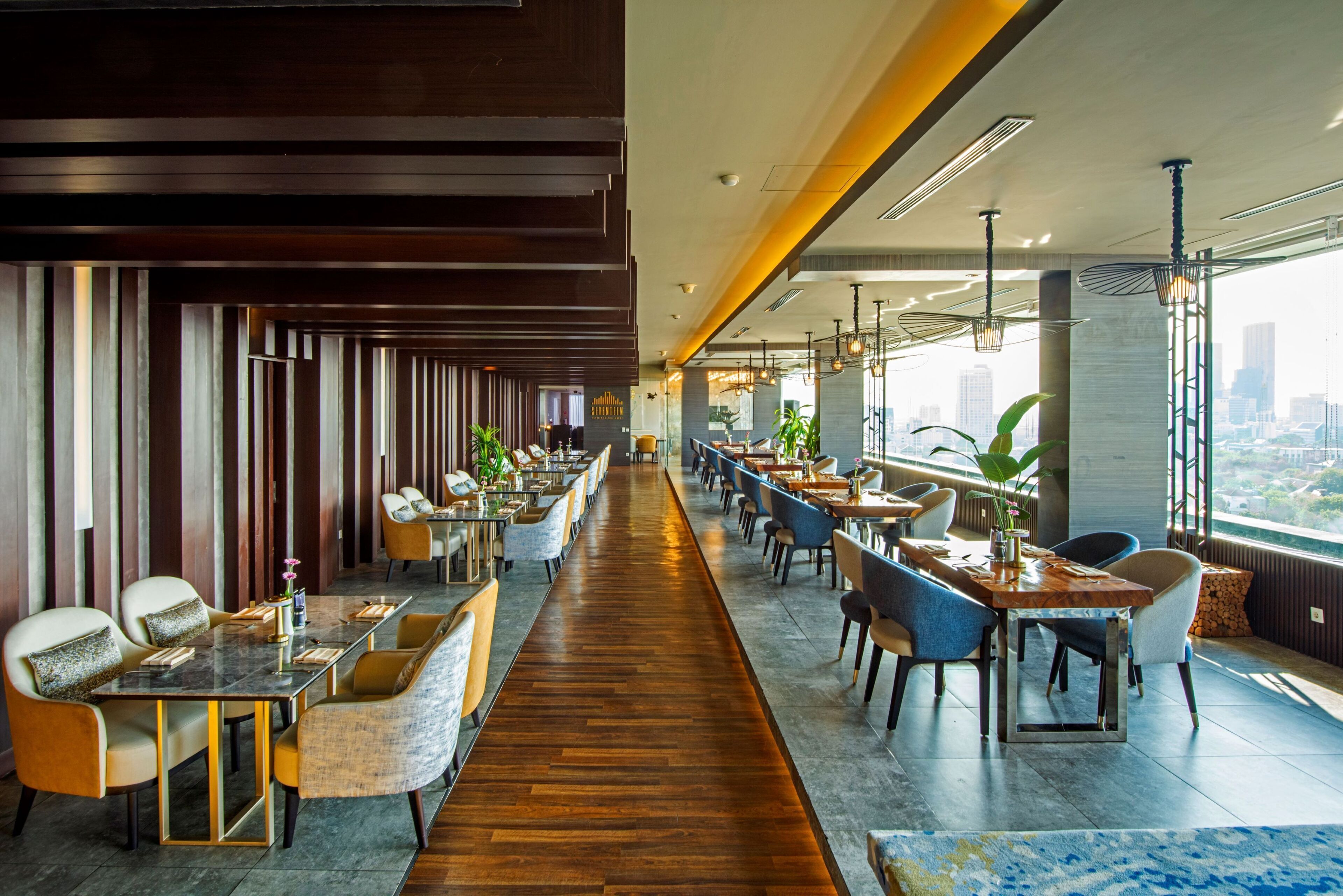 breakfast, lunch, dinner served; international cuisine