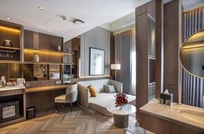 Junior Suite, 1 Double Bed | City view - HARRIS Hotel & Conventions Gubeng Surabaya (Surabaya)