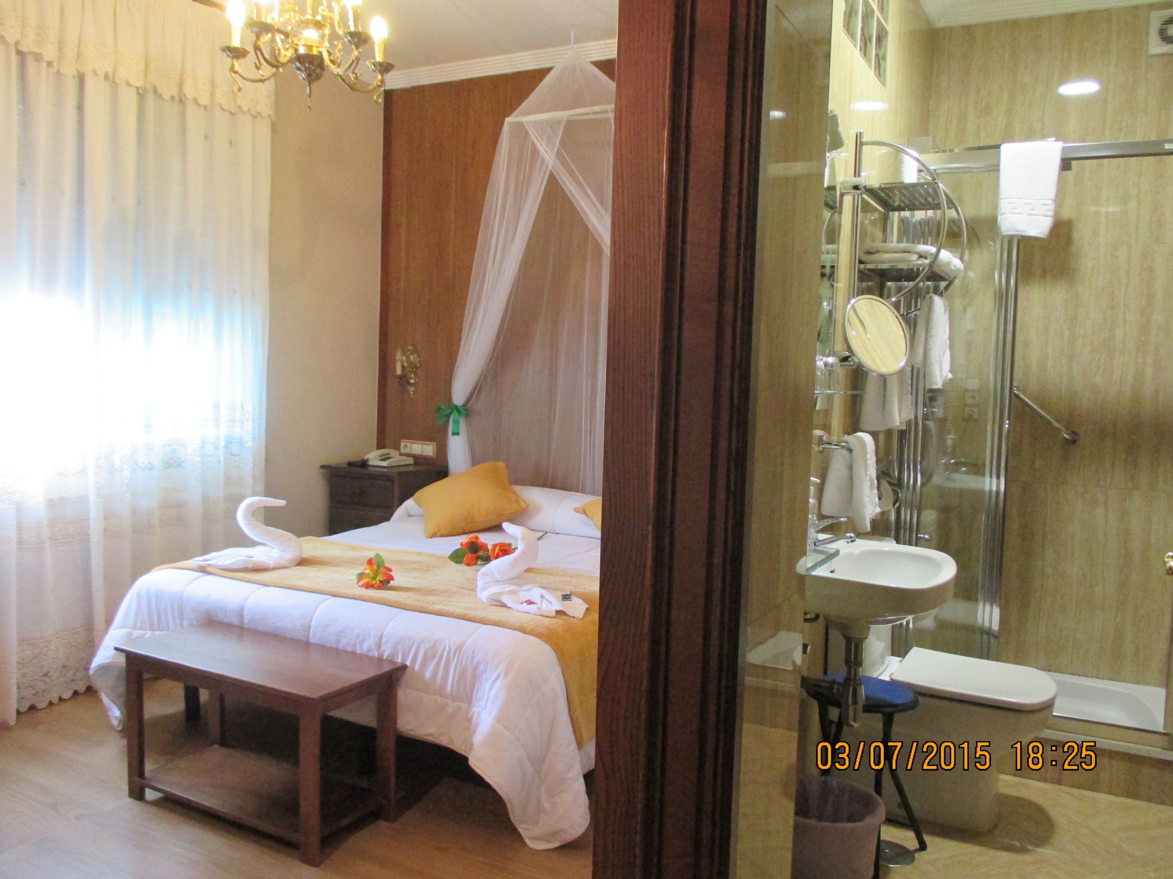 standard double room, 1 double bed | minibar, in-room safe, desk, blackout curtains