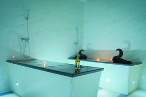 Behandlingsrom for par, badstue, boblebad, dampbad og tyrkisk bad/hamam