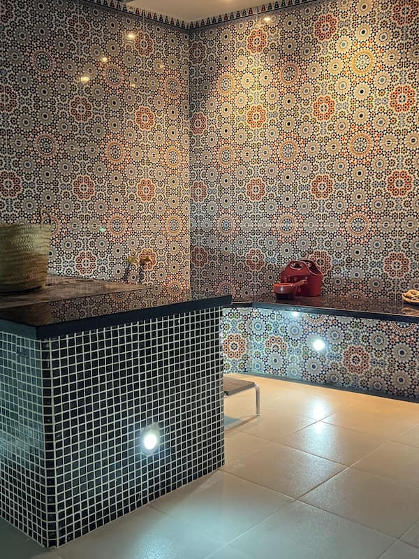 Couples treatment rooms, sauna, hot tub, steam room, Turkish bath
