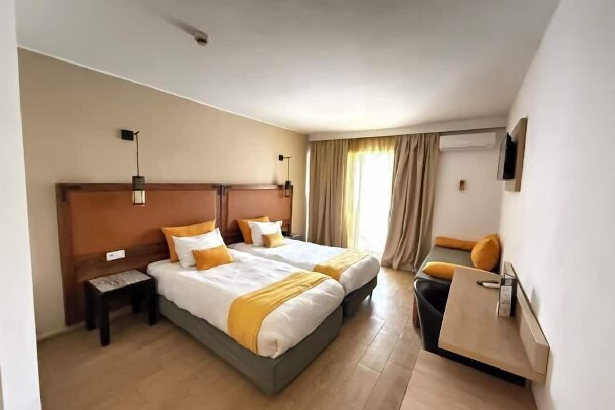 Minibar, desk, laptop workspace, blackout curtains