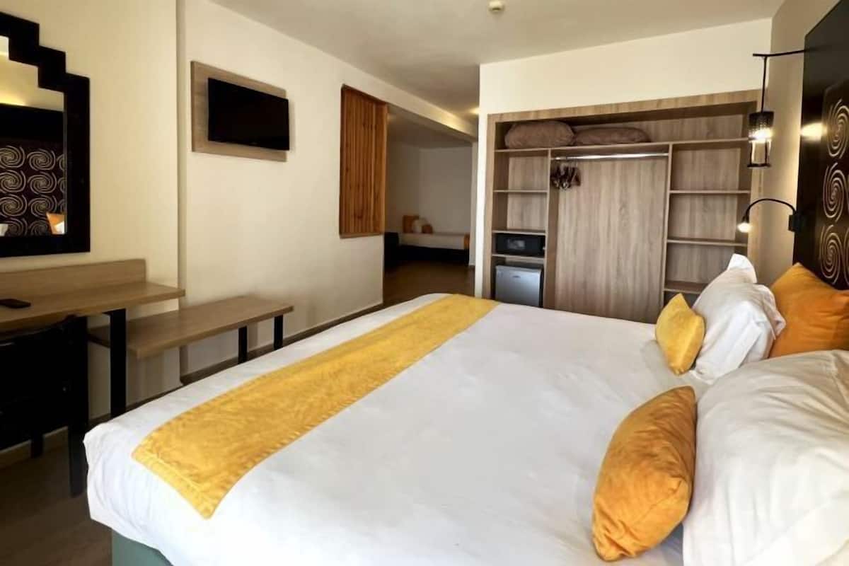 1 Schlafzimmer, Minibar, Schreibtisch, laptopgeeigneter Arbeitsplatz
