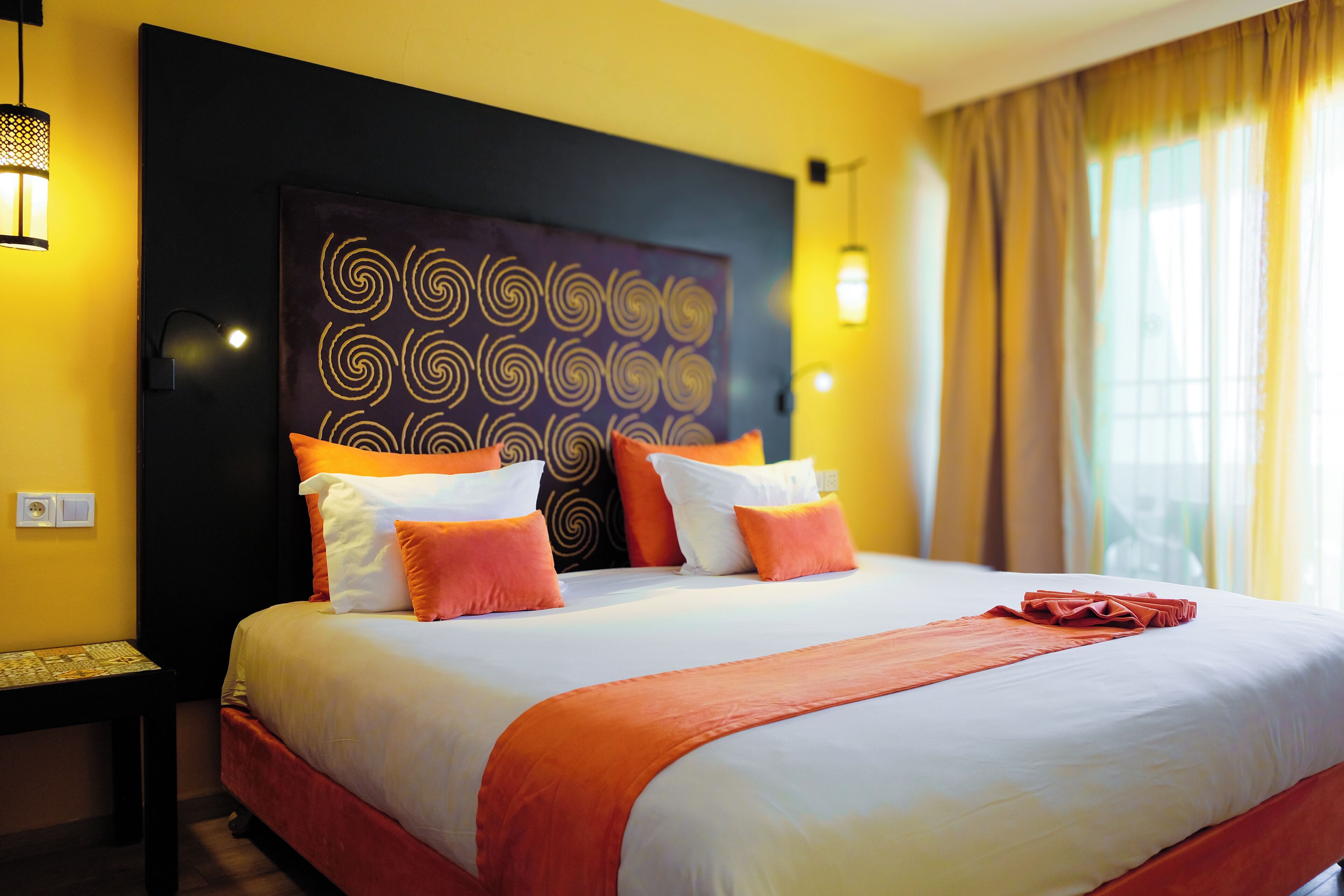 Executive Double or Twin Room, Pool View | Living area