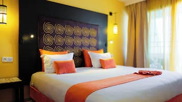 Executive Double or Twin Room, Pool View | Living area