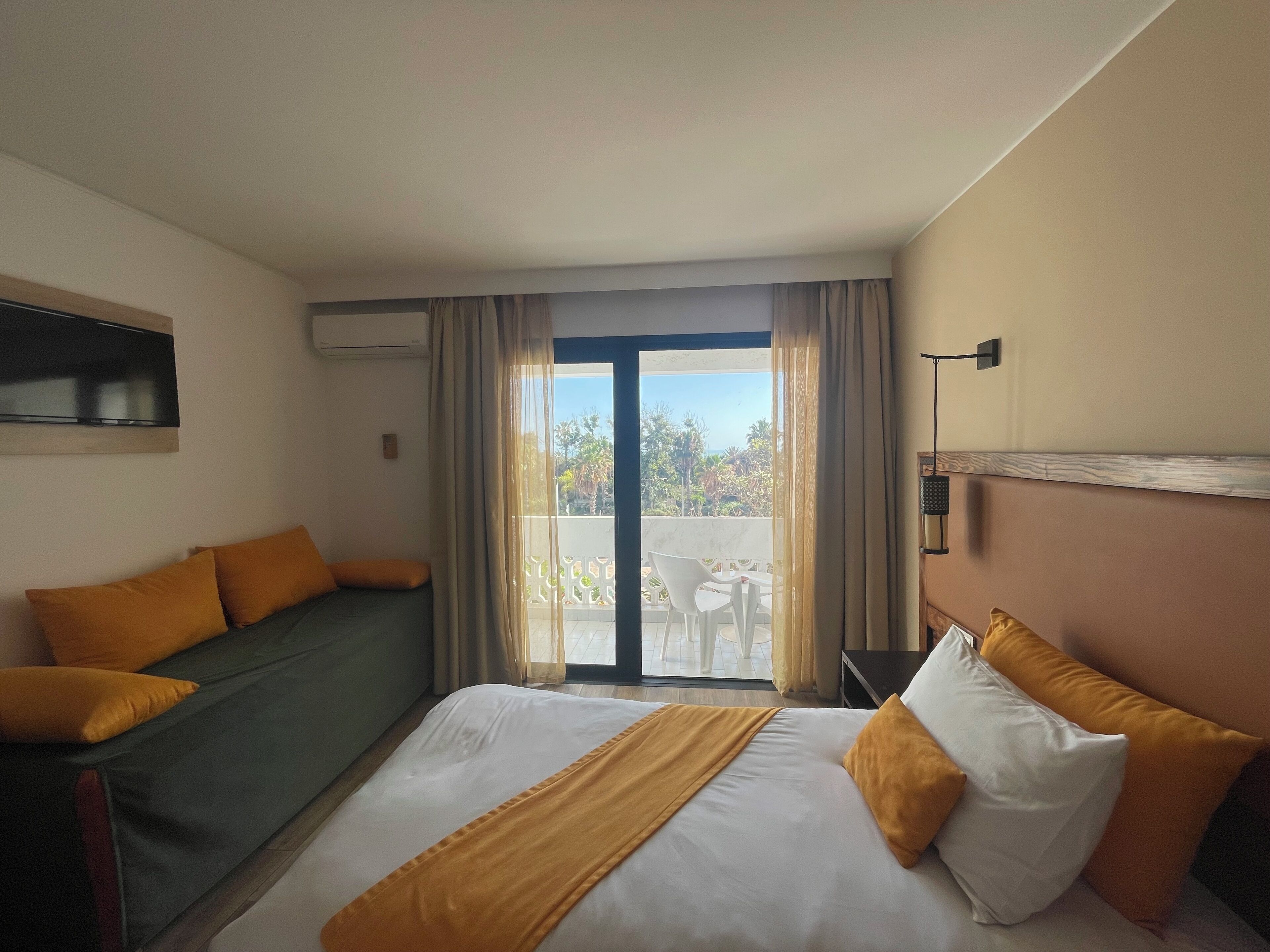 Photo - HAMILTON Agadir