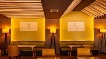 TĂ€gliches FrĂŒhstĂŒcksbuffet (5 EUR pro Person)