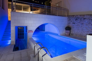 Seasonal outdoor pool, pool umbrellas, sun loungers - Villa Ankora (Dubrovnik)