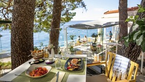 Outdoor dining - Sensimar Makarska (Podgora)