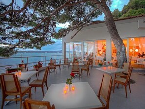 Breakfast, lunch and dinner served - Sensimar Makarska (Podgora)