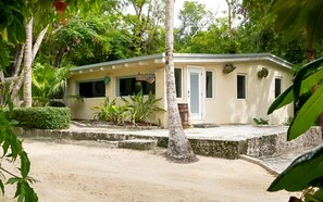 Serenity Bungalow | Garden view