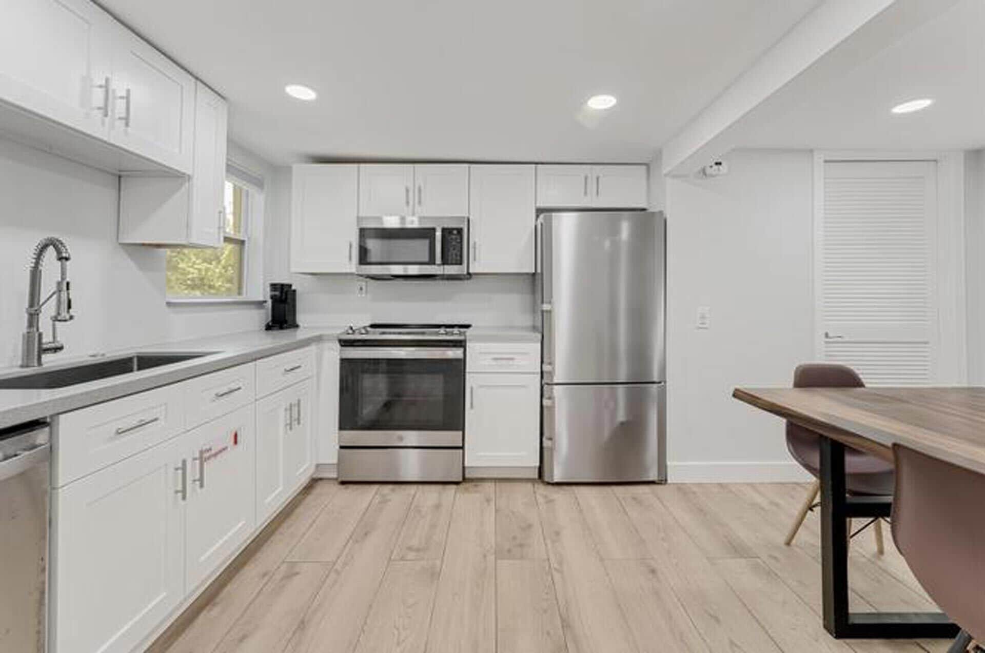 premium house | private kitchen | microwave, espresso maker, cookware/dishes/utensils