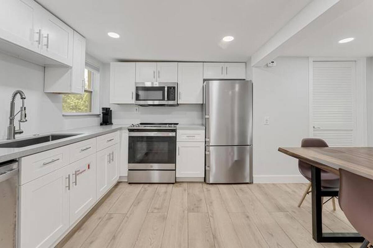 premium house | private kitchen | microwave, espresso maker, cookware/dishes/utensils