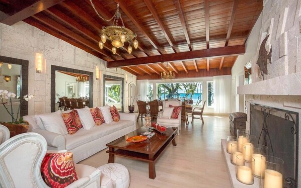 The Grand Lodge | Living area - Largo Resort (Key Largo)