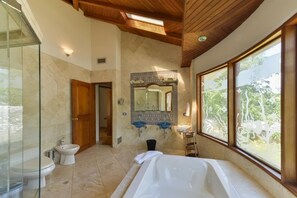 Suite (Master) | Badezimmer