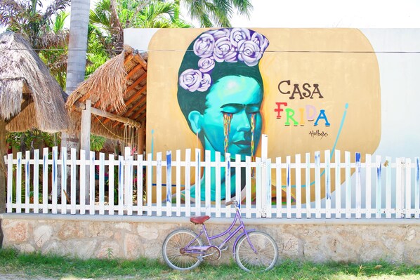 A mural of a man with a floral headpiece and the text "CASA FRIA" on a wall.