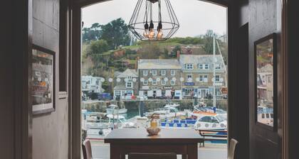 The Old Custom House