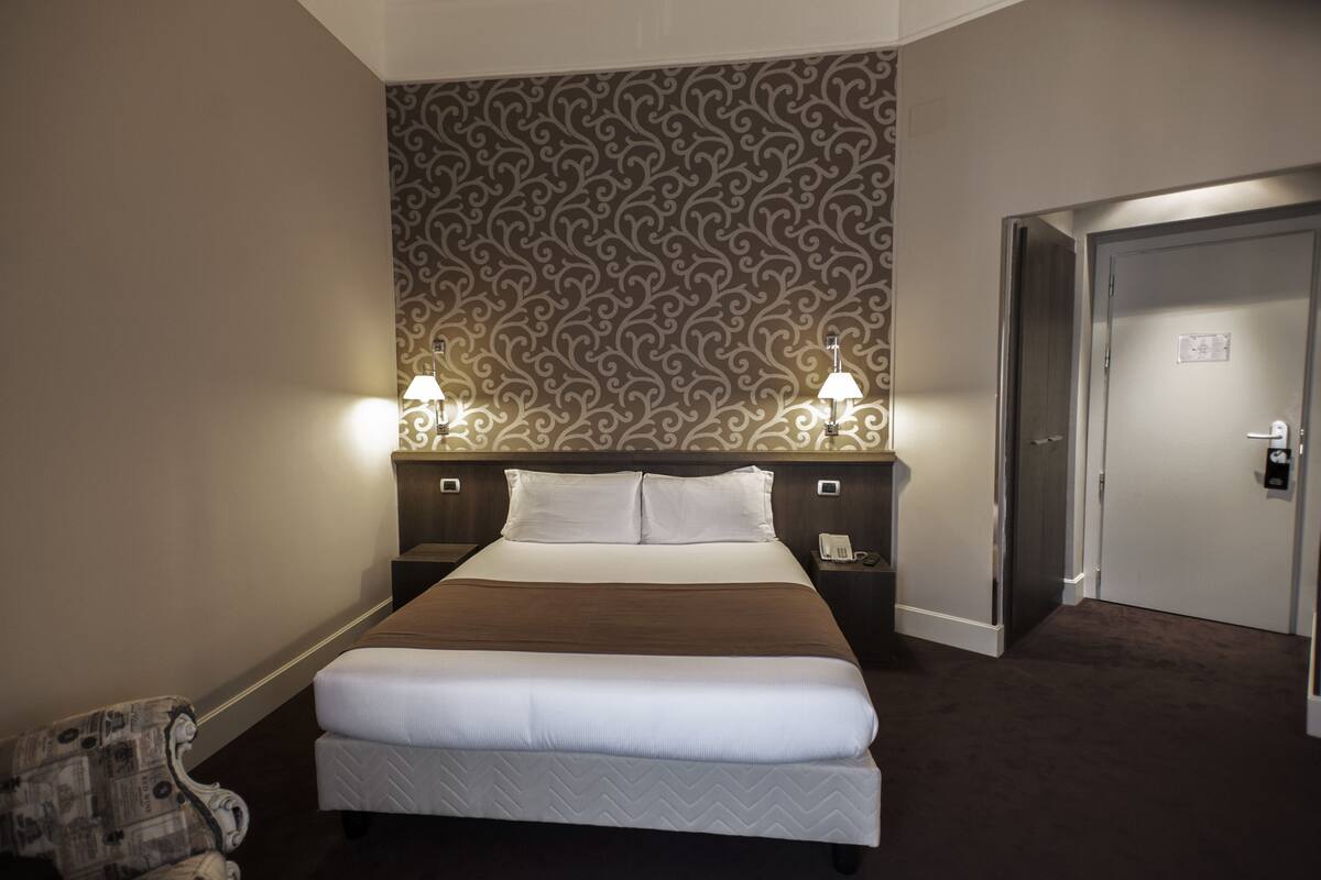 Deluxe Double Room | In-room safe, WiFi (free)