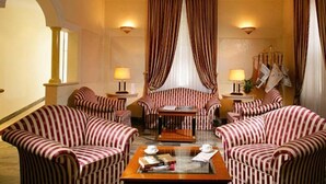 Lobby lounge - Villa Torlonia Hotel (Rome)