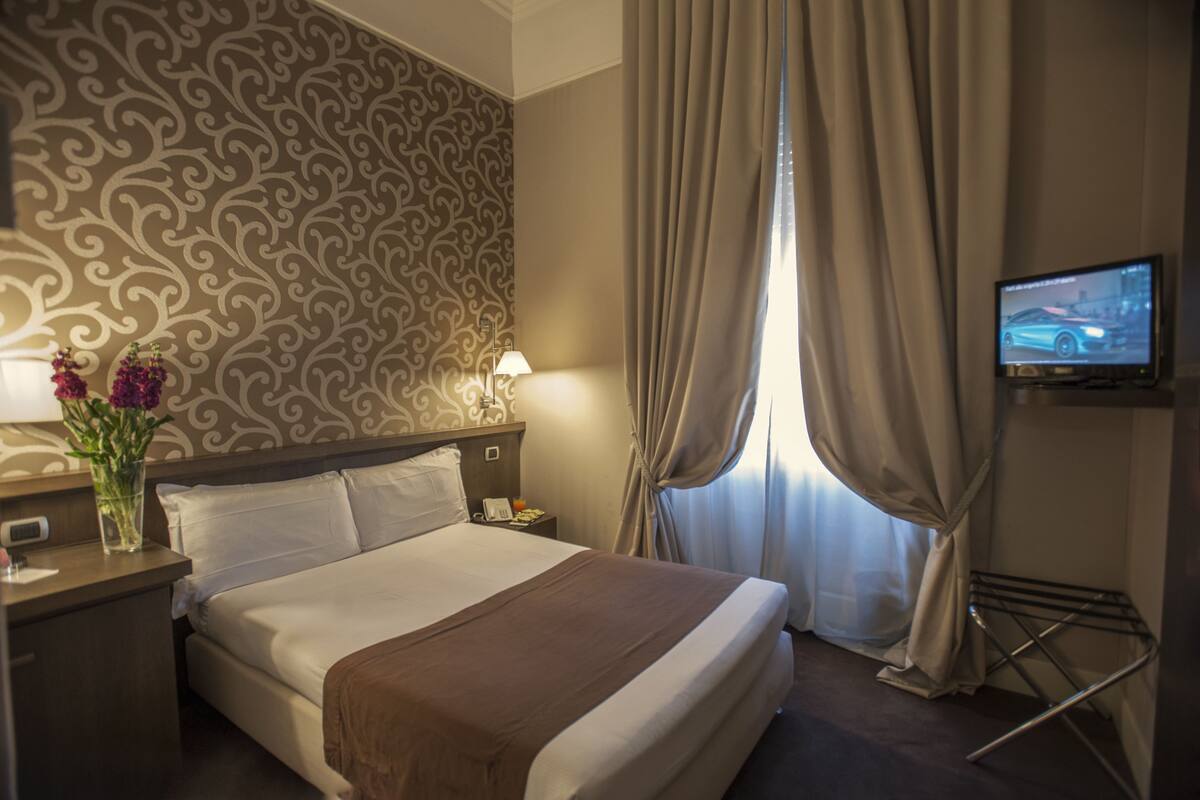 Comfort Double Room Single Use | In-room safe, WiFi (free)