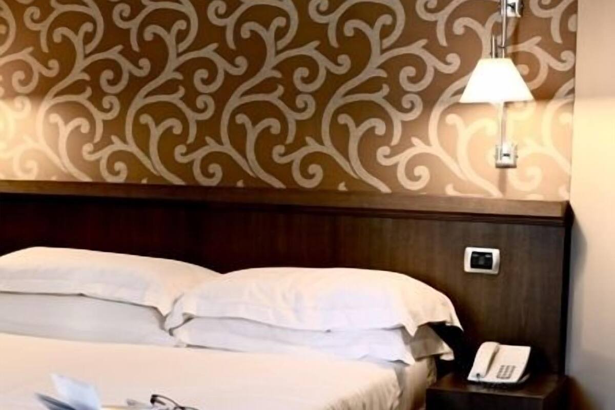 Classic Double Room | In-room safe, free WiFi