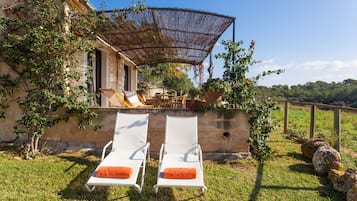 Apartment (4 People) | In-room safe, individually decorated, individually furnished