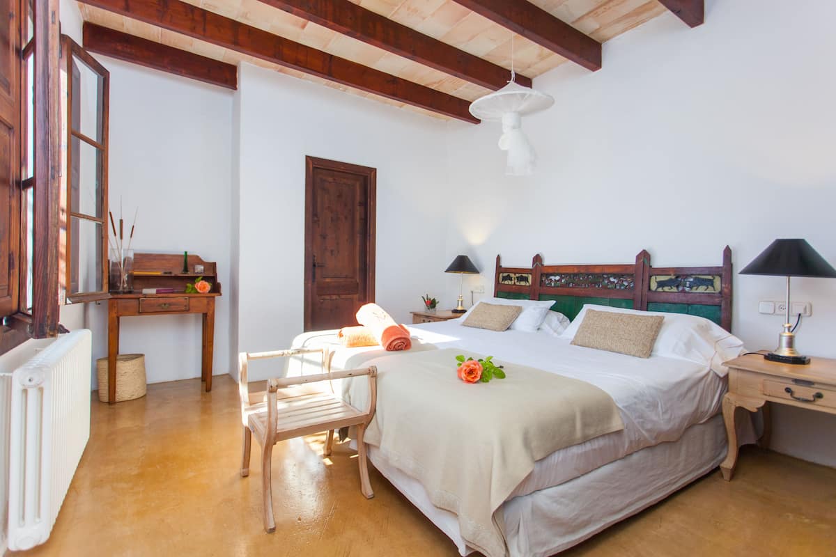 Apartment (4 People) | In-room safe, blackout curtains, free WiFi, individually decorated