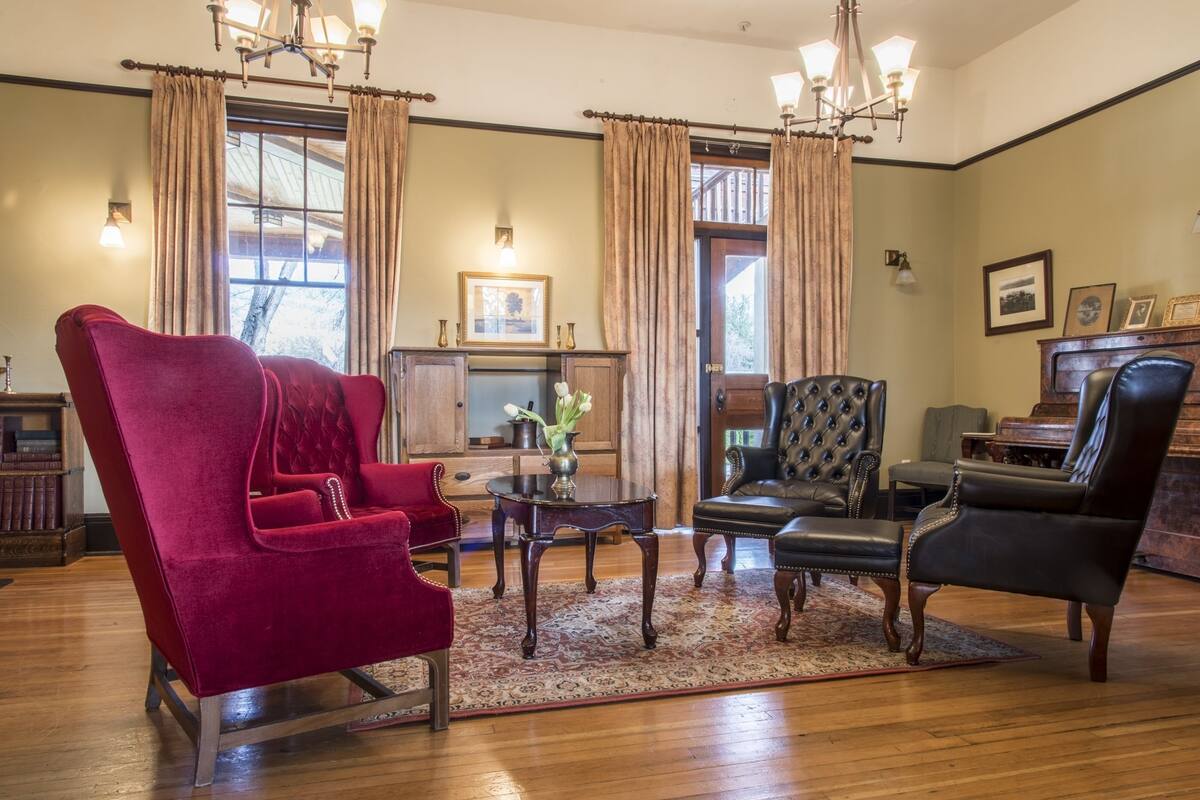 Royal Suite, 2 Bedrooms, Garden View (Superior) | Living room