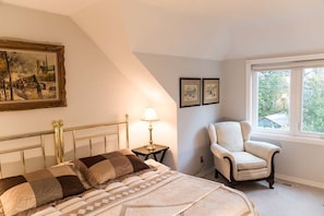 Classic Room, Lake View | 2 bedrooms, iron/ironing board, free cots/infant beds, rollaway beds