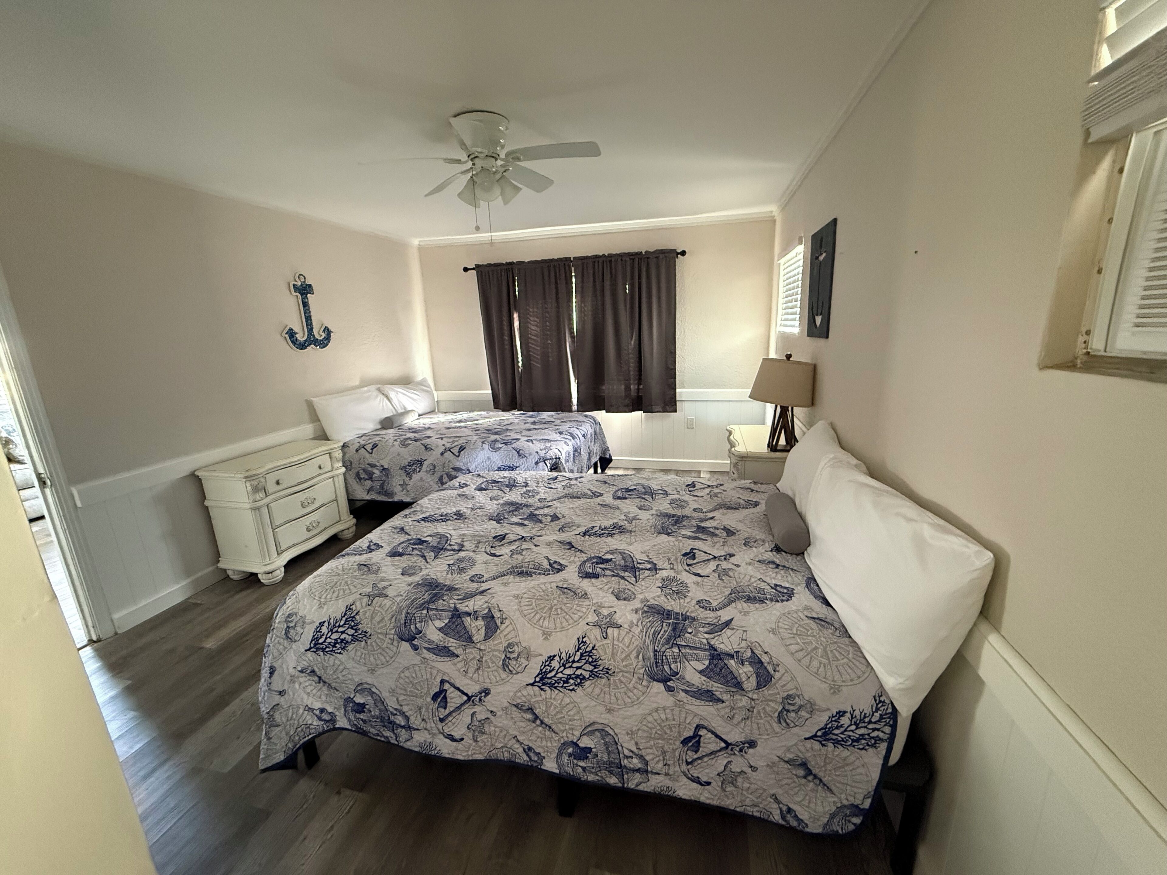 Familiesuite | Individuelt dekorert, individuelt innredet og strykejern/-brett