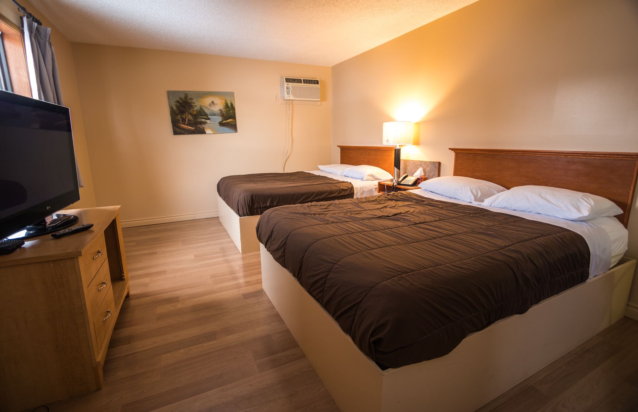 Phòng Deluxe, 2 giường đôi, không hút thuốc, bếp nhỏ | Màn/rèm cản sáng, bàn ủi/dụng cụ ủi quần áo 