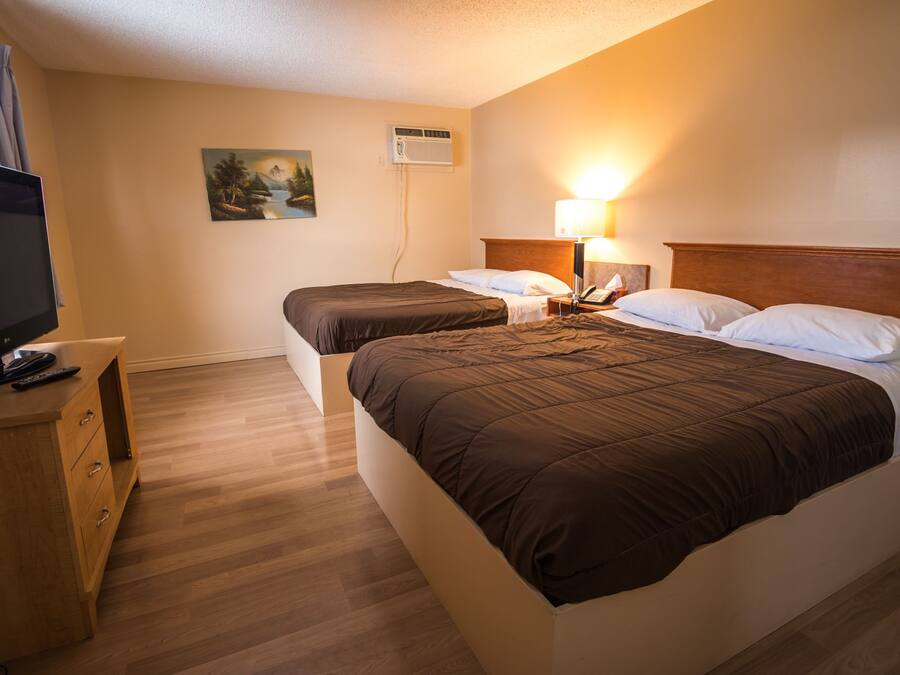 Deluxe-Zimmer, 2 Doppelbetten, Nichtraucher, Kochnische | Verdunkelungsvorhänge, Bügeleisen/Bügelbrett, kostenloses WLAN