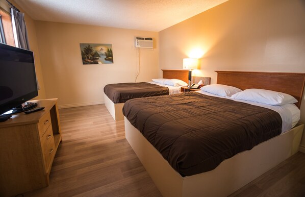 Habitación Deluxe, 2 camas matrimoniales, para no fumadores, cocineta | Cortinas blackout, tabla de planchar con plancha y wifi gratis 