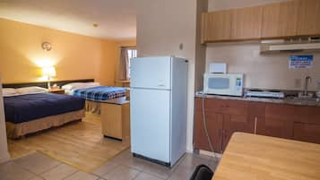 Deluxe Room, 2 Double Beds, Non Smoking, Kitchenette | Private kitchen | Fridge, microwave