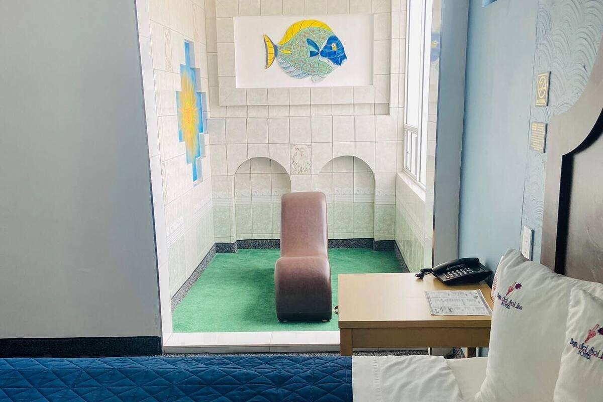 Room | Desk, WiFi (free)