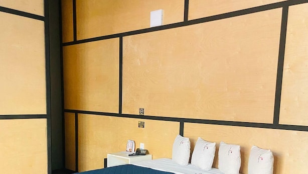 Kamar Premium | Seprai premium, meja kerja, ruang kerja ramah laptop, dan Wi-Fi gratis