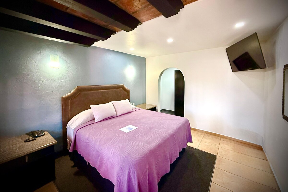 Room | Desk, WiFi (free)