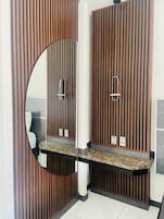 Quarto júnior | Escrivaninha, Wi-Fi de cortesia, roupa de cama