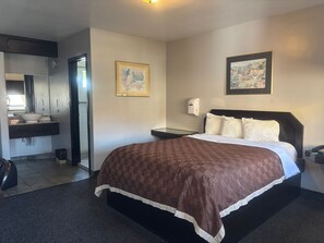 Escritorio, wifi gratis y ropa de cama 