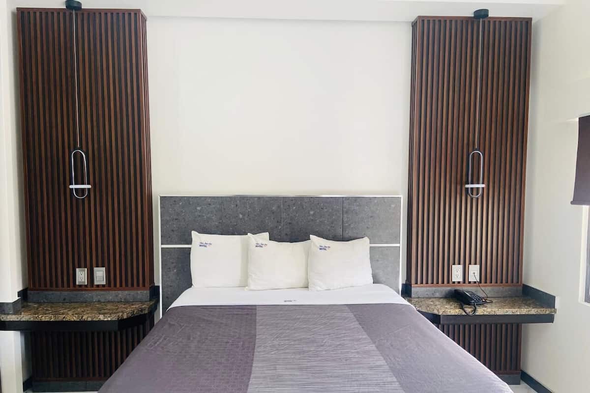 Junior Room | Desk, free WiFi, bed sheets