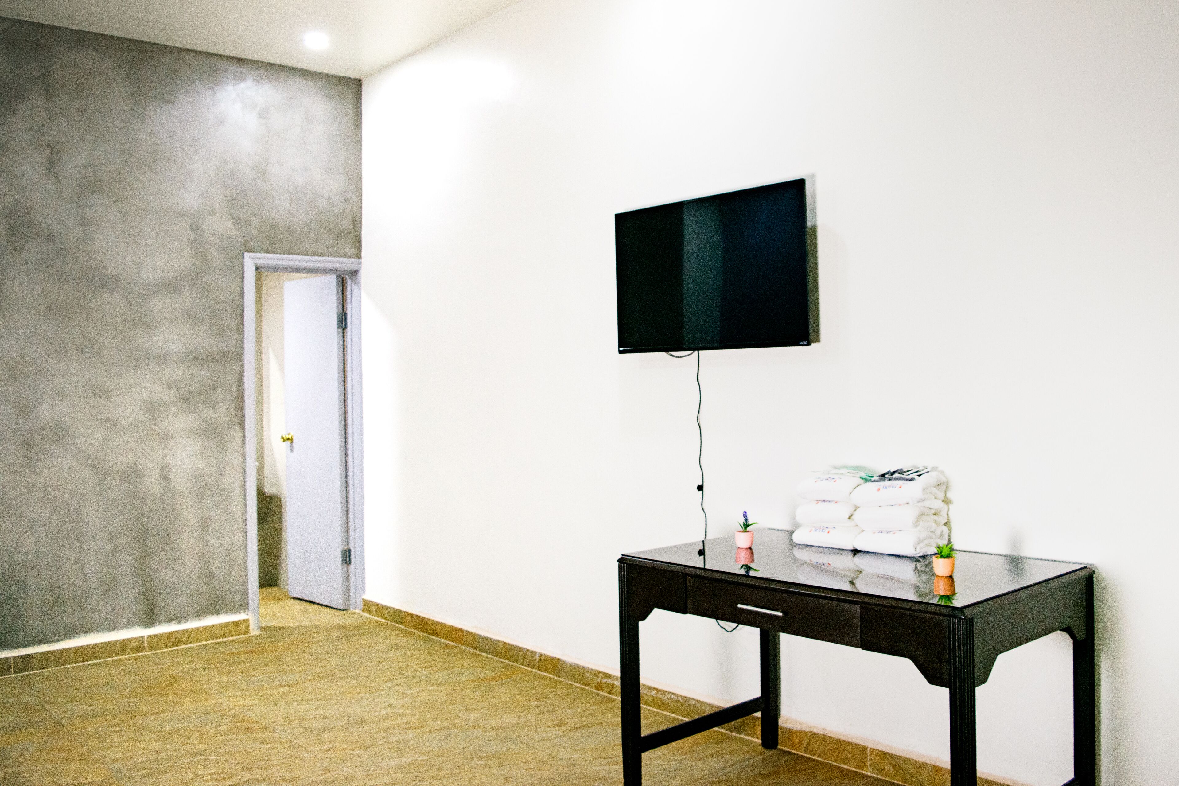 Habitació triple bàsica | Caixa forta a l'habitació, cortines opaques i wifi gratuïta 