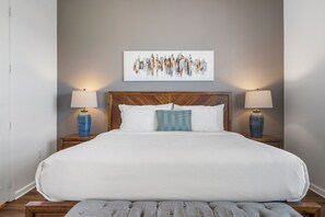 Individually decorated, individually furnished, desk, laptop workspace - Vista Cay by Orlando Resort Rentals on Universal Boulevard (Orlando)