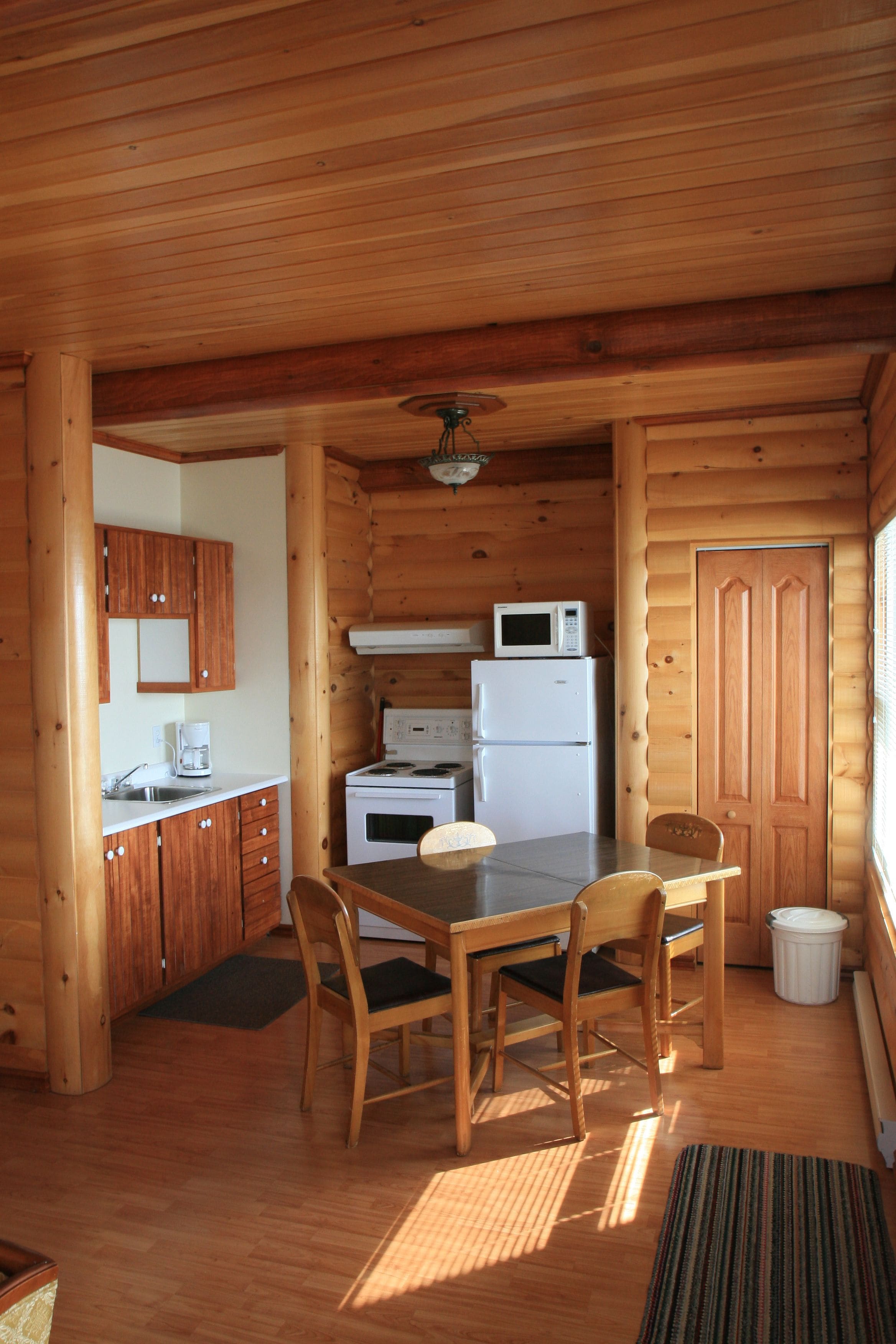 Chalet, 1 Bedroom with Queen Size Beds | Private kitchen